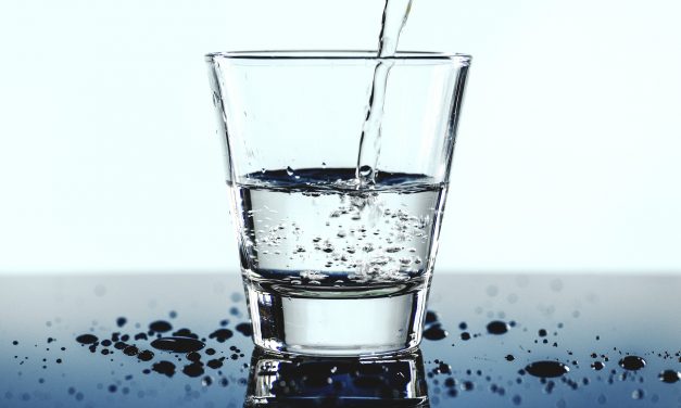 Unterschiede von Mineralwasser und Leitungswasser : Was ist gesünder?