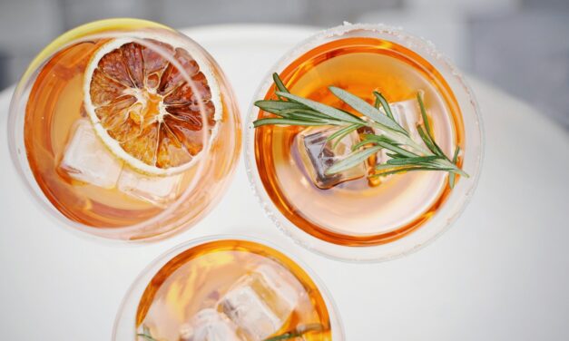 Warum Aperol Spritz und andere Aperitifs dein Essen besser schmecken lassen